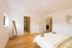 3 bedrooms, free WiFi, bed sheets