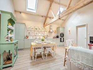Dining - 2 bedroom accommodation in Appletree (Appletree)