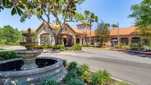 Property grounds - 10 Mi to Disney! Resort Condo at ChampionsGate (Davenport)