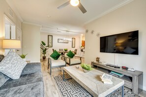 TV, books - 10 Mi to Disney! Resort Condo at ChampionsGate (Davenport)