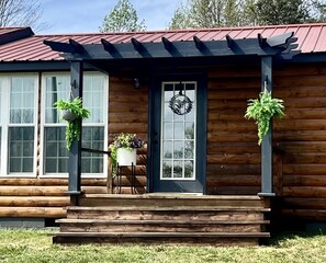 Exterior detail - Peak-A-View Mountain Retreat: Cozy 2BR Getaway with Breathtaking Mountain Views! (Brasstown)