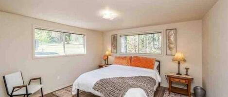 3 bedrooms, free WiFi, bed sheets