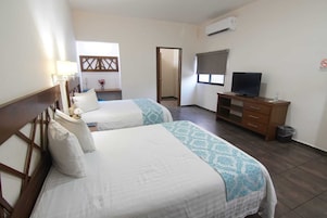 Quarto standard | Cofres nos quartos, cortinas blackout, Wi-Fi de cortesia