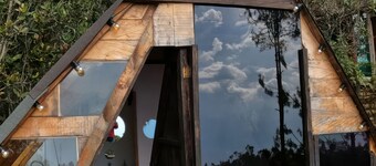 Celestial Chalet Wifi, Catamaran netting, Private Parking