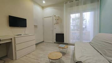 Desk, WiFi (free), bed sheets