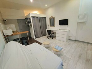 Bureau, Wi-Fi gratuit, draps fournis