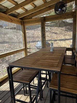 Outdoor dining - Valley View - Luxury Getaway With a View (Hedgesville)