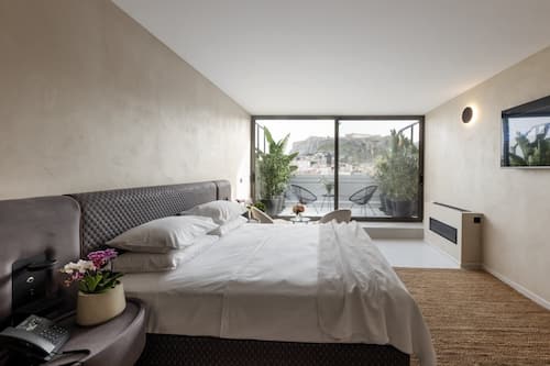 Suite exclusiva, balcón, vista a la ciudad | 1 habitación y ropa de cama de alta calidad