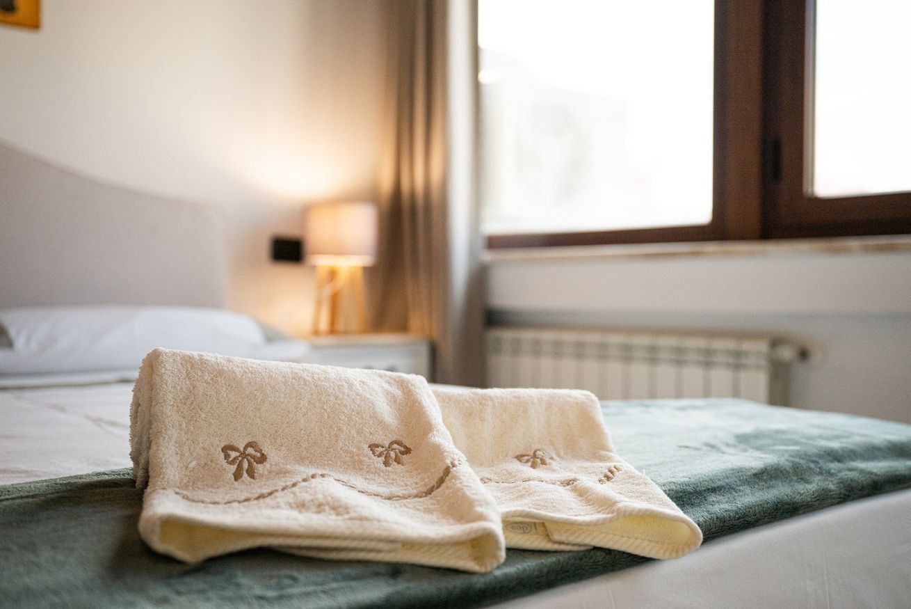 2 多间卧室、WiFi、床单