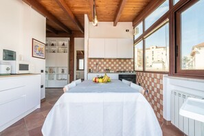 Fridge, microwave, oven, stovetop - Greta House 2 San Benedetto (Cagliari)