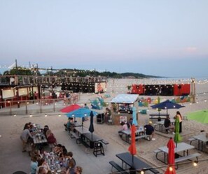 屋外ダイニングエリア