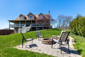 Terrace/patio - 4 BR. Hot Tub. Pet Friendly. May Discounts! (Galena)