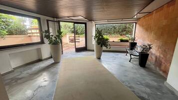 Apartment, 1 Bedroom, Balcony, Garden View | Interior