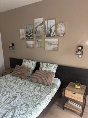 1 bedroom, travel cot, WiFi, bed sheets - Village Camarguais Logement 4 Personnes (Arles)