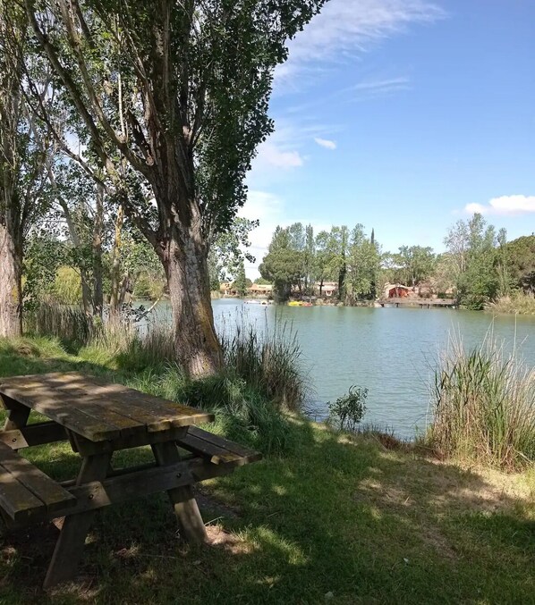 Outdoor dining - Village Camarguais Logement 4 Personnes (Arles)