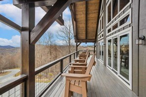Terrace/patio - New Mountain Home in Wonderful Location (Banner Elk)