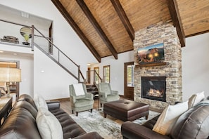 Smart TV, fireplace, video games - New Mountain Home in Wonderful Location (Banner Elk)