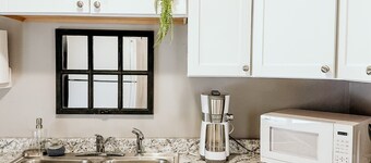 Cute 1 Bedroom Apartment Close to beaches, and downtown Manistee!