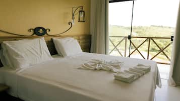 Suite, Lake View | 1 bedroom, in-room safe, blackout curtains, soundproofing