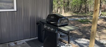 This cozy cabin is less than 1 mile from Lake Norfork and Jordan Recreation area