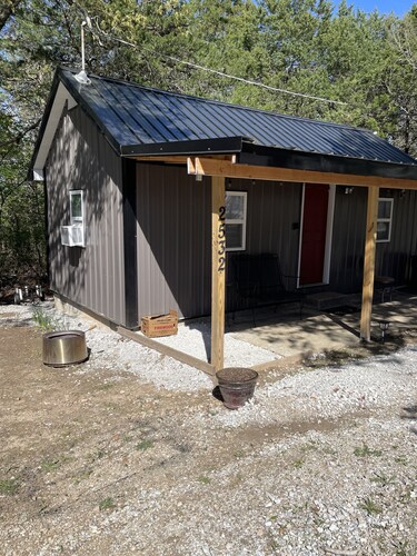 This cozy cabin is less than 1 mile from Lake Norfork and Jordan Recreation area