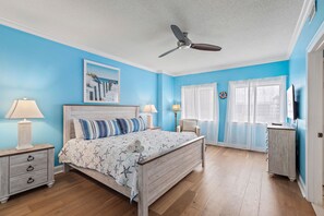 5 bedrooms, desk, iron/ironing board, travel crib