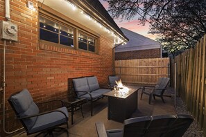Terrace/patio - Merlot Manor ~ Patio ~ Space ~ Games ~ LOCATION! (Springfield)