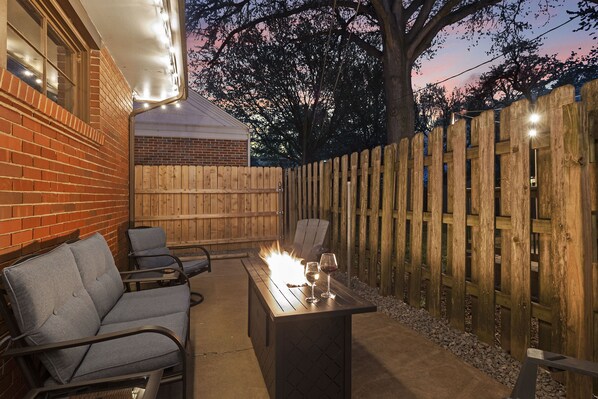 A patio with a table, two chairs, and a wooden fence. - Merlot Manor ~ Patio ~ Space ~ Games ~ LOCATION! (Springfield)