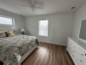 5 habitaciones, tabla de planchar con plancha, cuna de viaje y wifi 