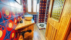 Douche, sèche-cheveux