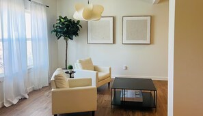 Téléviseur connecté, foyer, livres