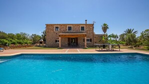 Indoor pool - Nice home in Felanitx (Felanitx)