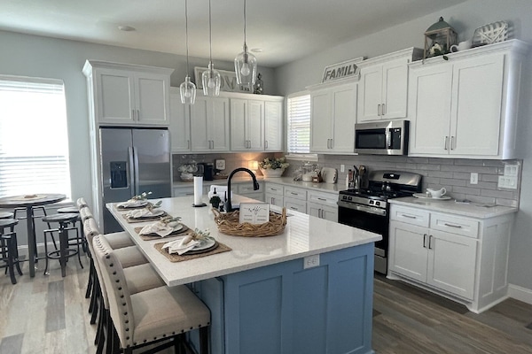 Frigorífic, microones, forn i placa de cuina