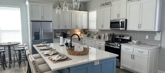 7 Bedroom 7.5 Bathroom Stephenville Villa