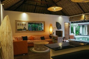 Basic-Villa | Wohnbereich | Smart-TV