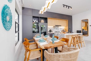 Basic Villa | Dining