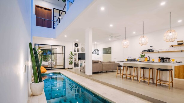 Basic Villa | Private kitchen | Fridge, microwave, stovetop, electric kettle - Villa Alveena (Canggu)