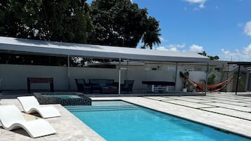 Piscine extérieure, piscine chauffée