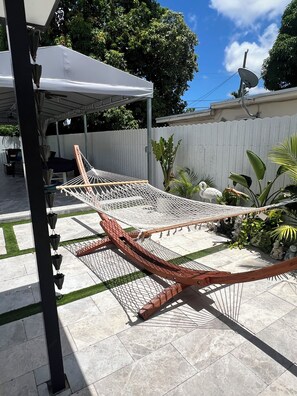Terrace/patio - Poolside Retreat Haven close to MIA Airport (Miami)