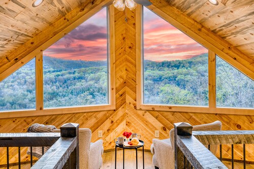 Pool * Views * Fireplace * Hot Tub * Spring Break!