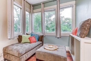 TV - Walk to Downtown: Historic Home in Mobile (Mobile)