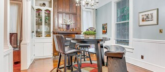 Walk to Downtown: Historic Home in Mobile