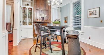 Walk to Downtown: Historic Home in Mobile