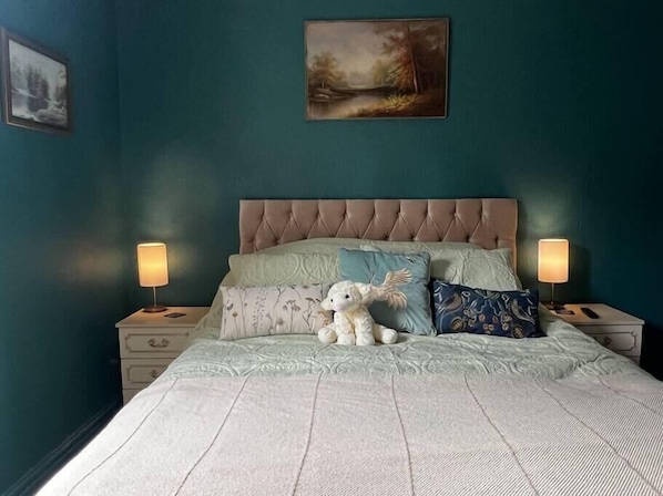 2 bedrooms, iron/ironing board, WiFi, bed sheets
