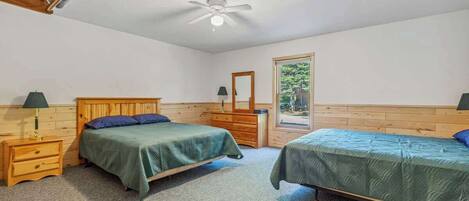 4 bedrooms, iron/ironing board, travel cot, free WiFi