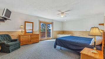 4 bedrooms, iron/ironing board, travel crib, free WiFi