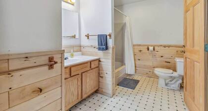 Lakeside Condo #20 4BR 4BA Timberlane Resort