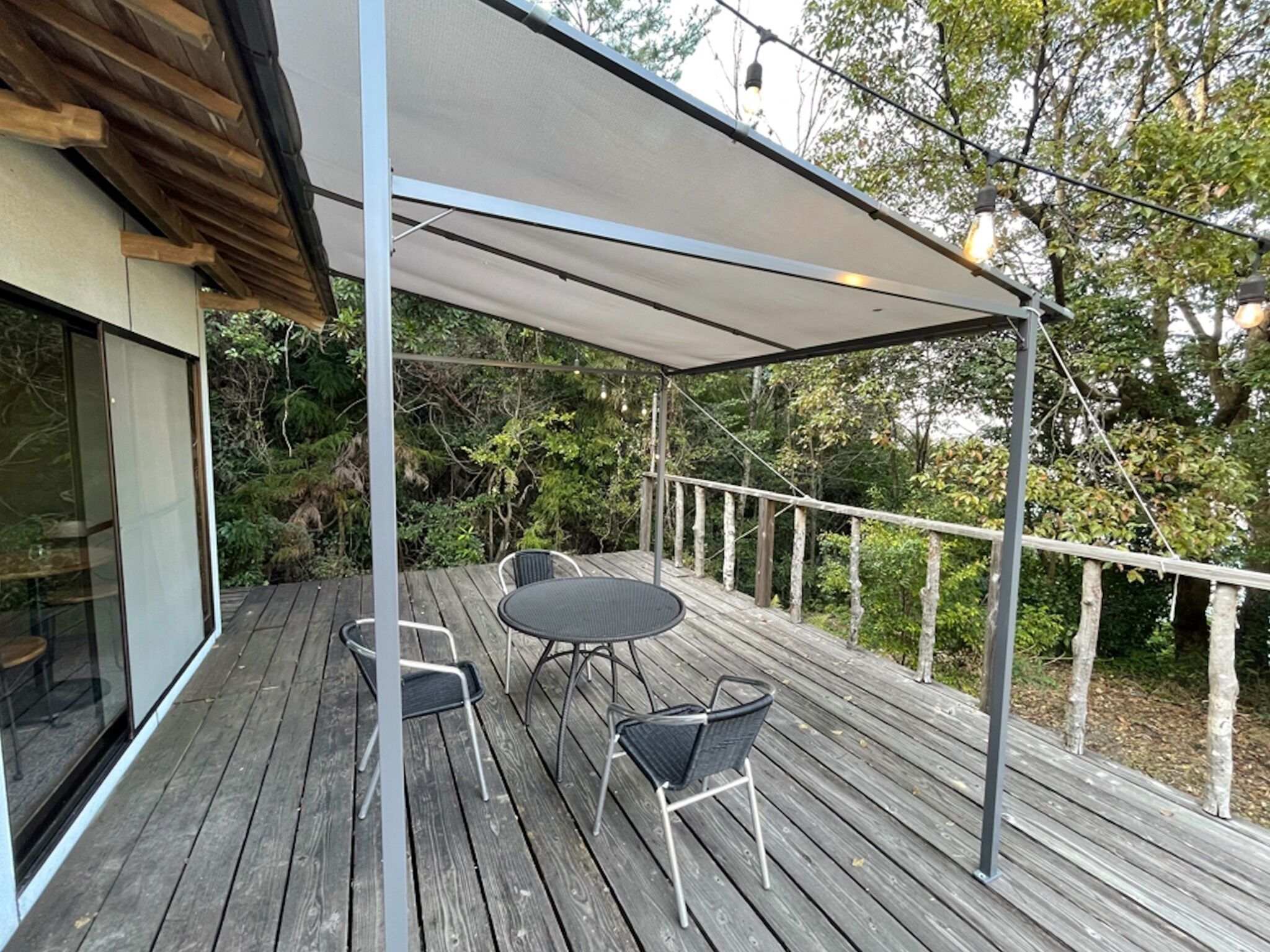 屋外ダイニングエリア