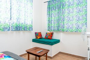 1 dormitorio, tabla de planchar con plancha, wifi gratis y ropa de cama