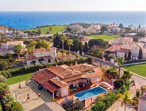 Exterior - Oceanfront Villa, 8 rooms, 2 kitchen, billiards, volleyball (Carvoeiro)